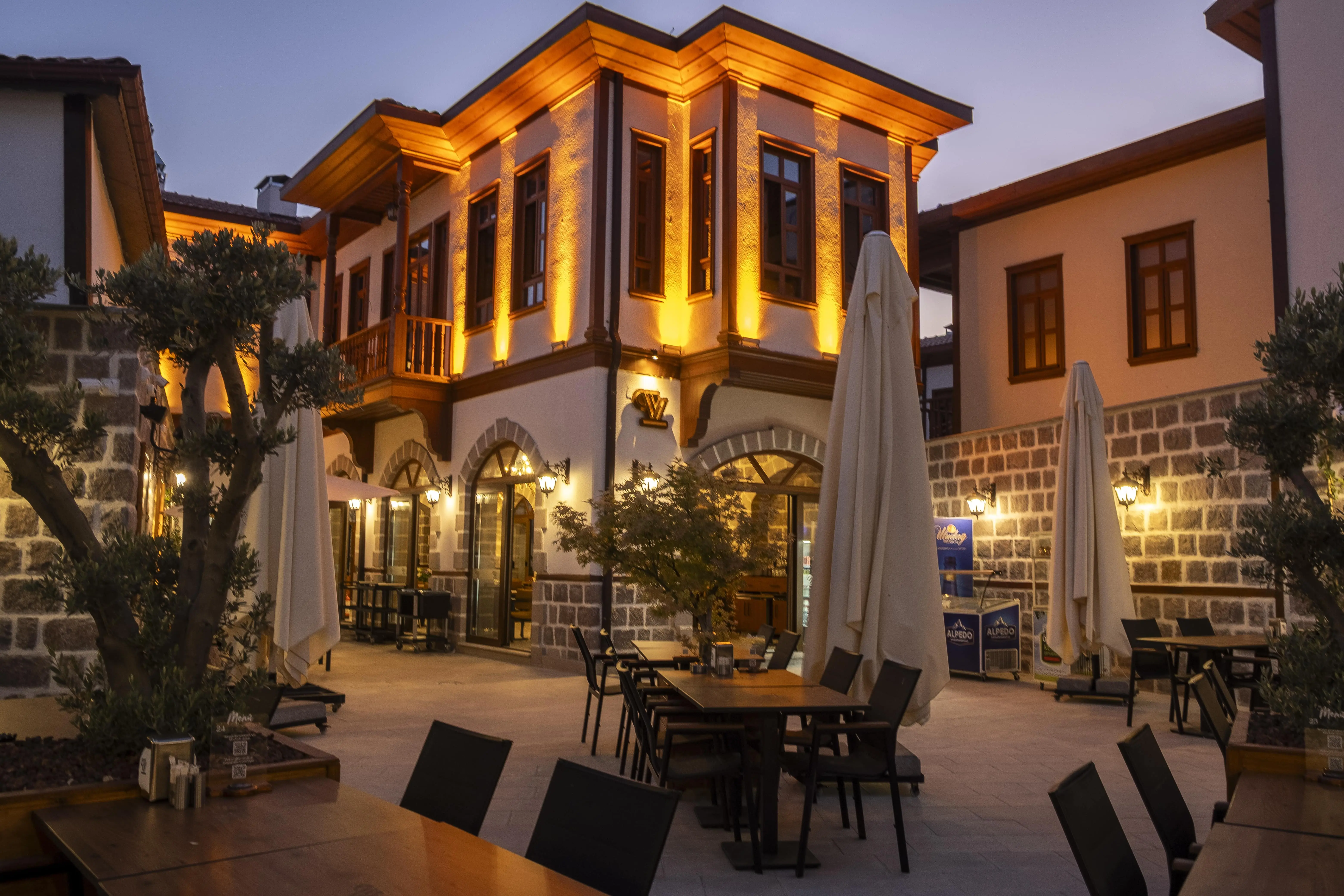 Vitalen Cafe Avlu-Bahçe-1